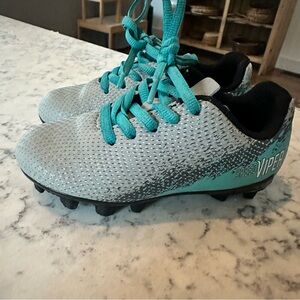 DSG toddler size 8 cleat, excellent condition!